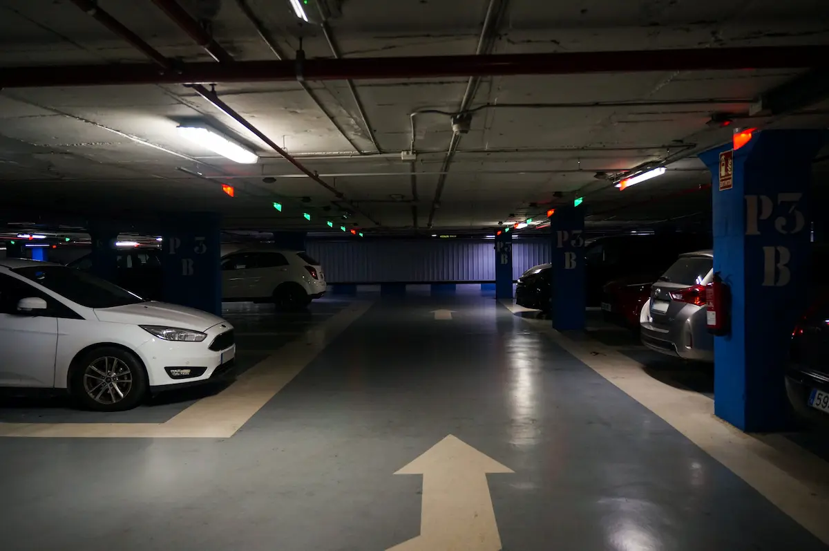 Parking resina brillante